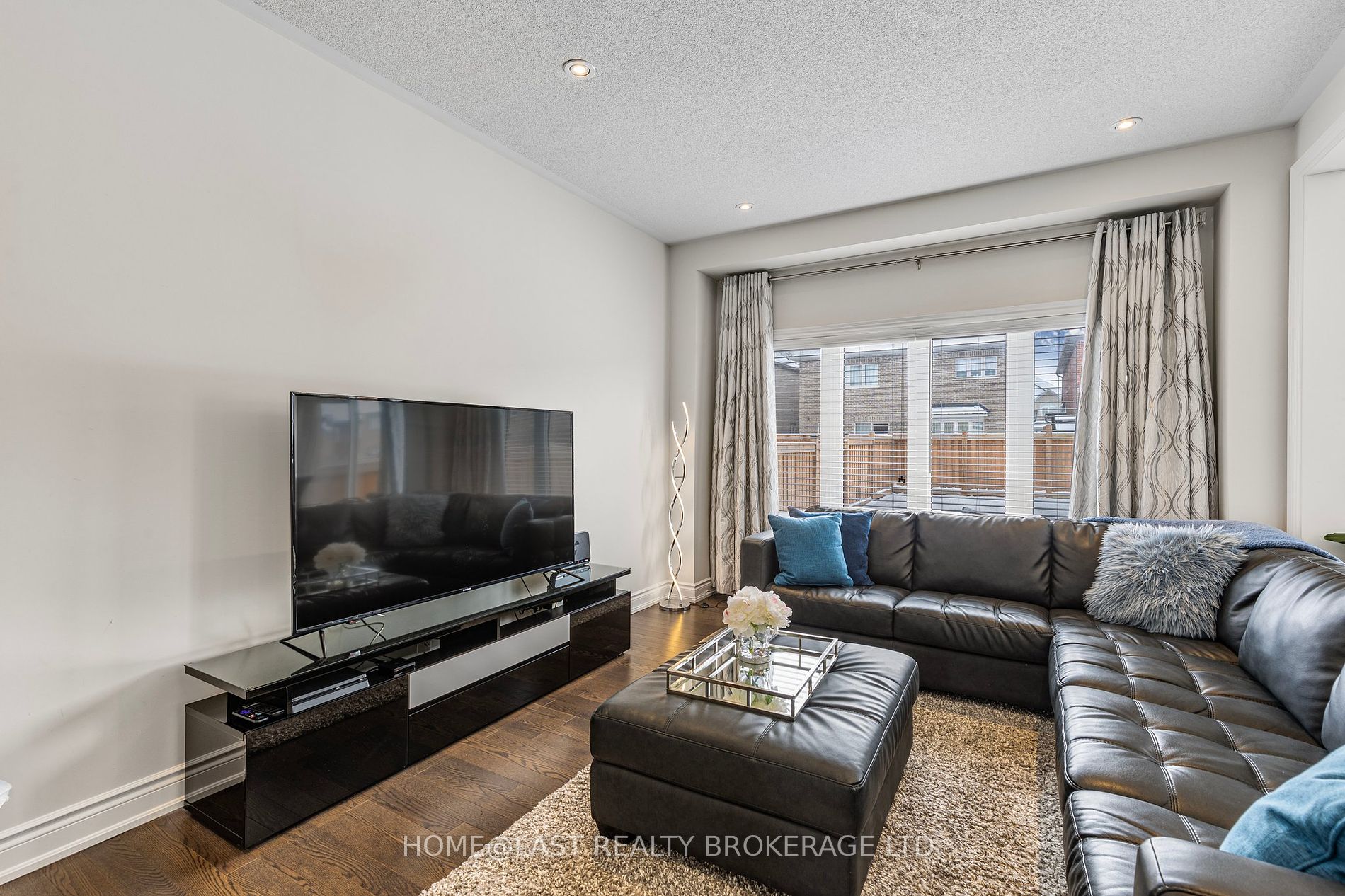 1437 Farrow Crescent