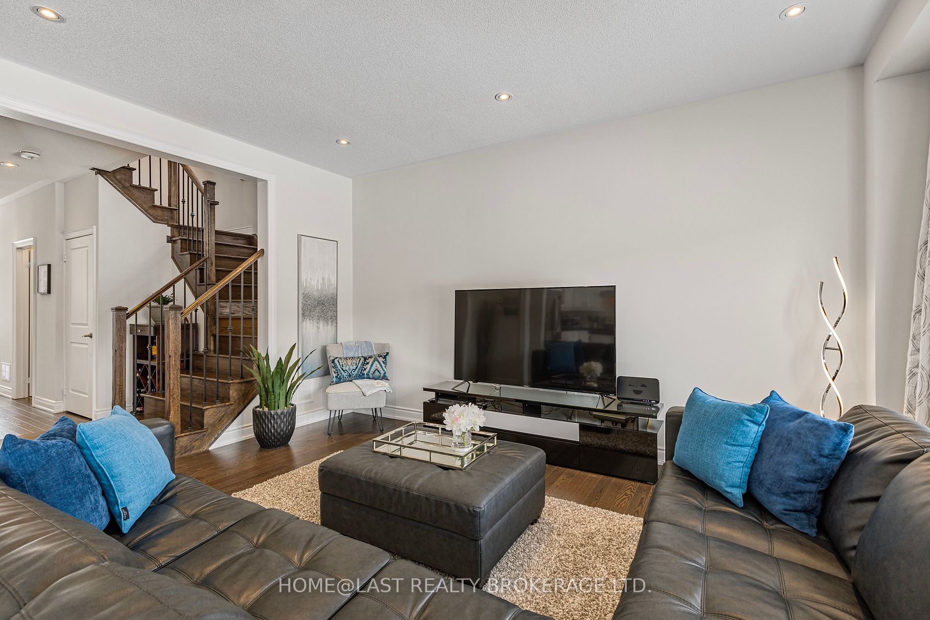 1437 Farrow Crescent