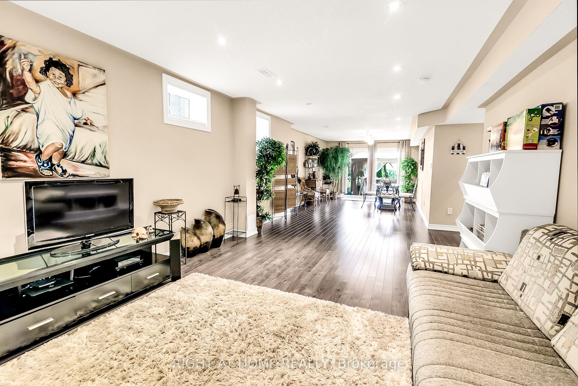 1 Angela St