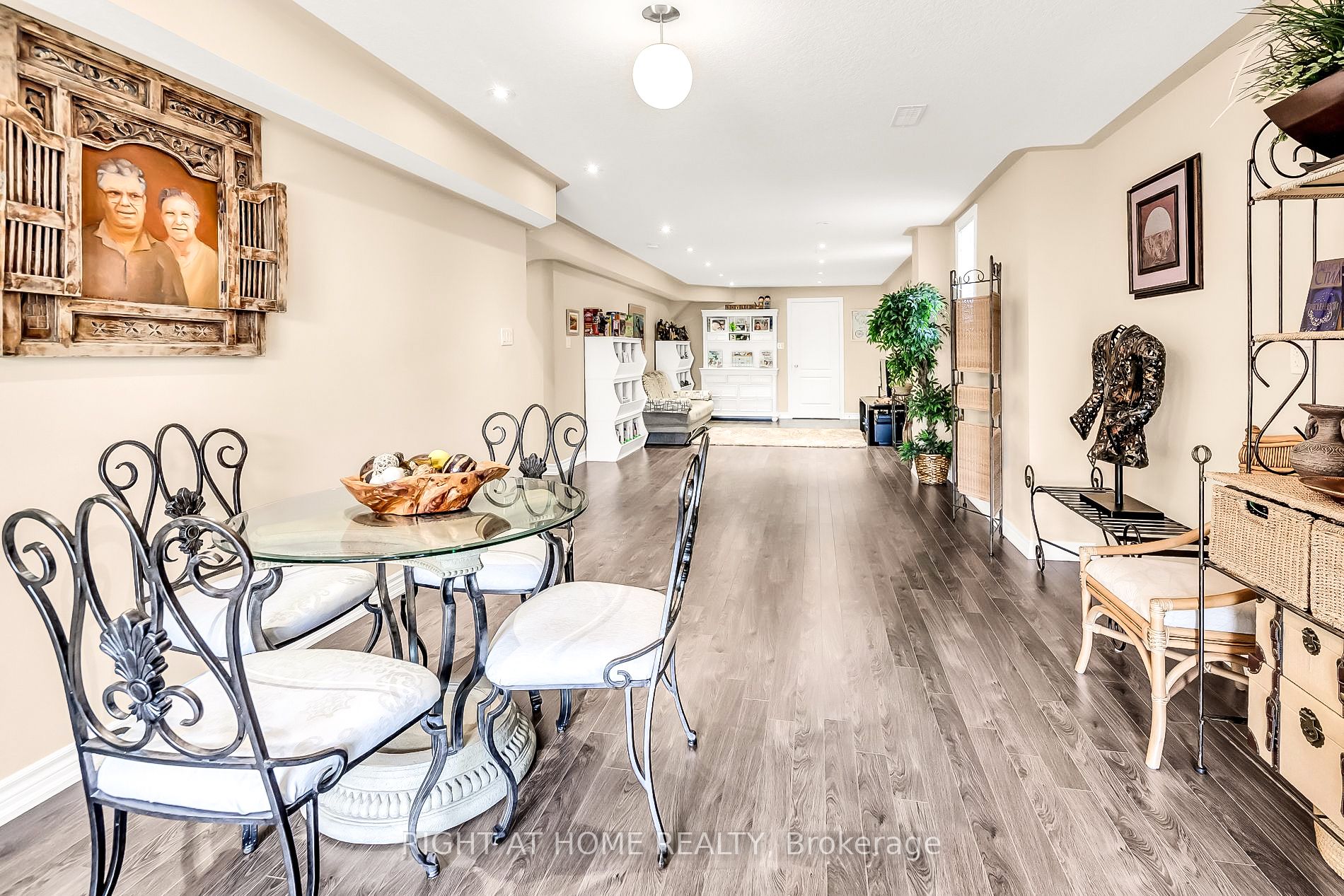 1 Angela St