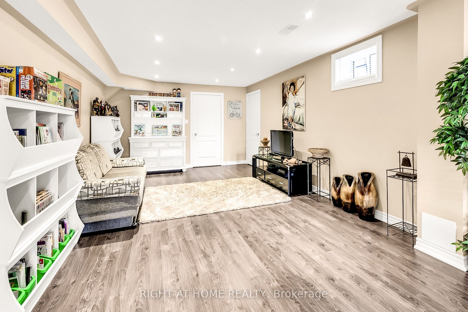 1 Angela St