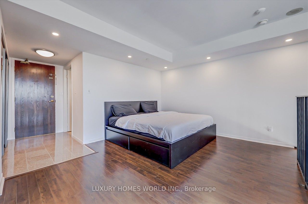 51 Baffin Court #702