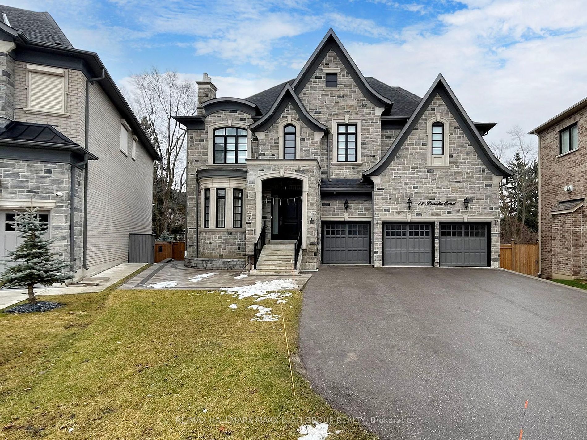17 PETROLIA Court