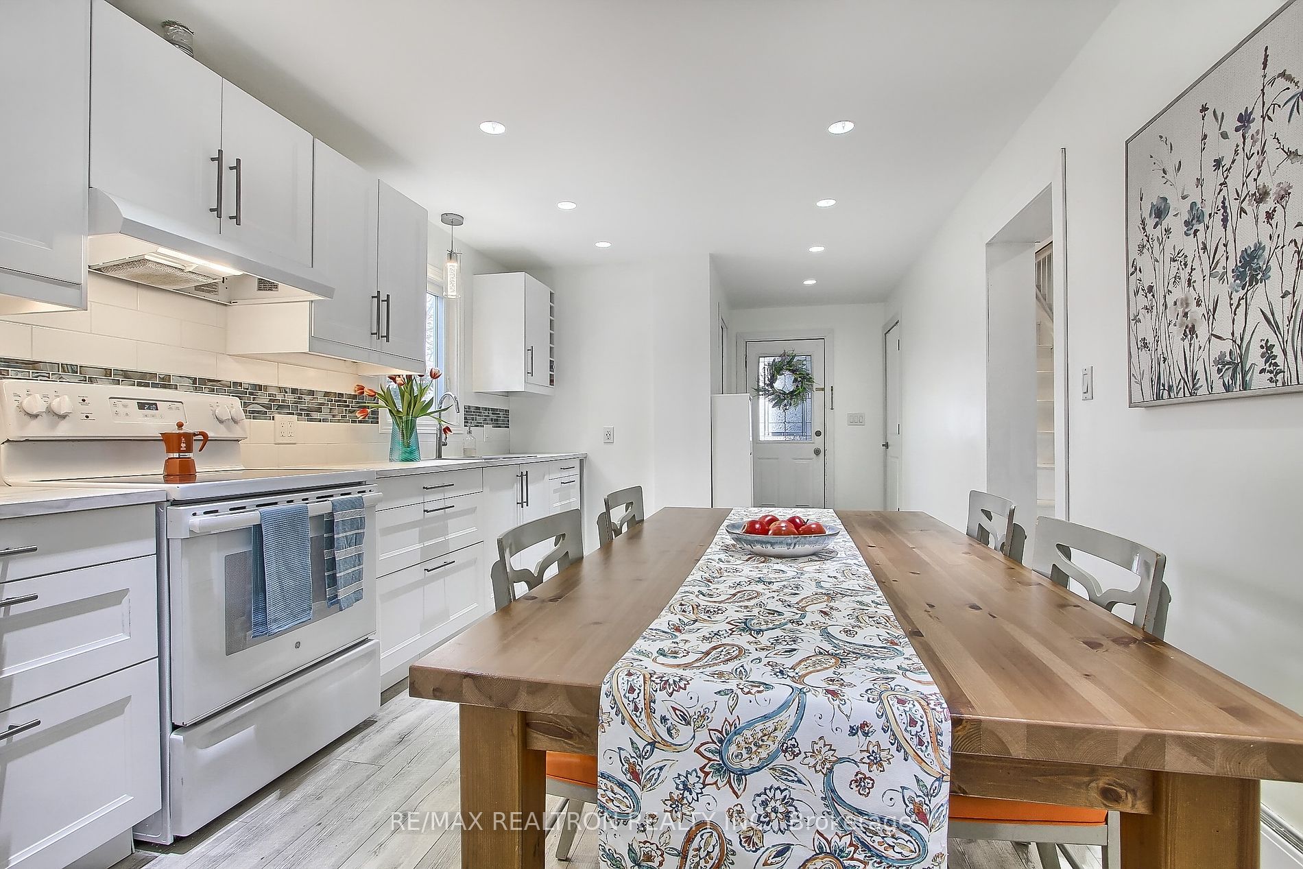 4055 Yonge St