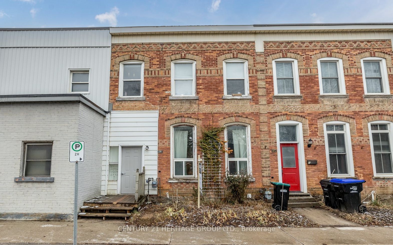 28 Queen St N