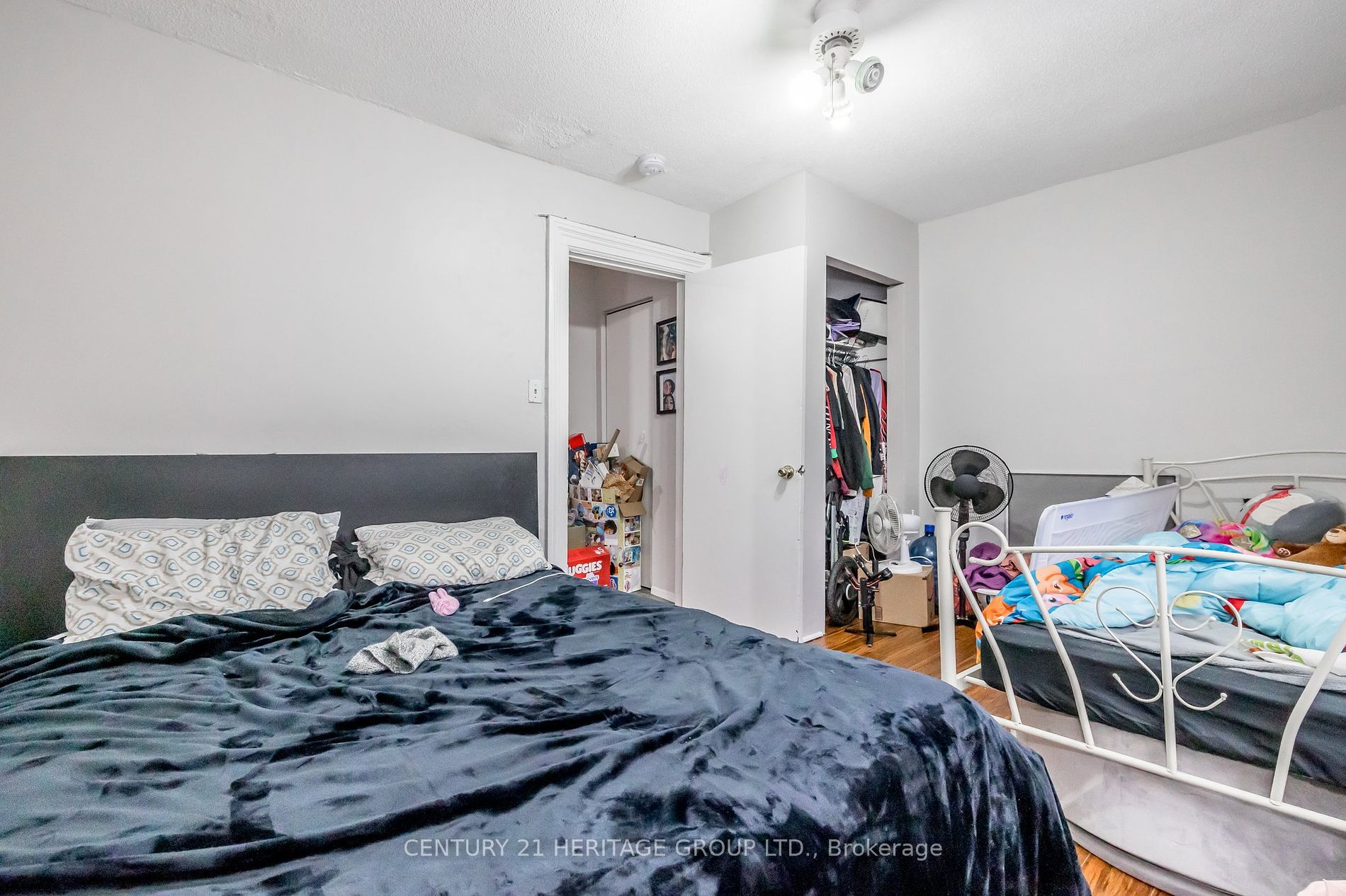 28 Queen St N