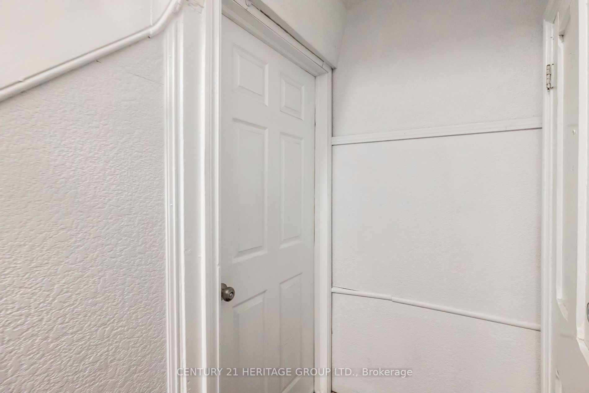 28 Queen St N