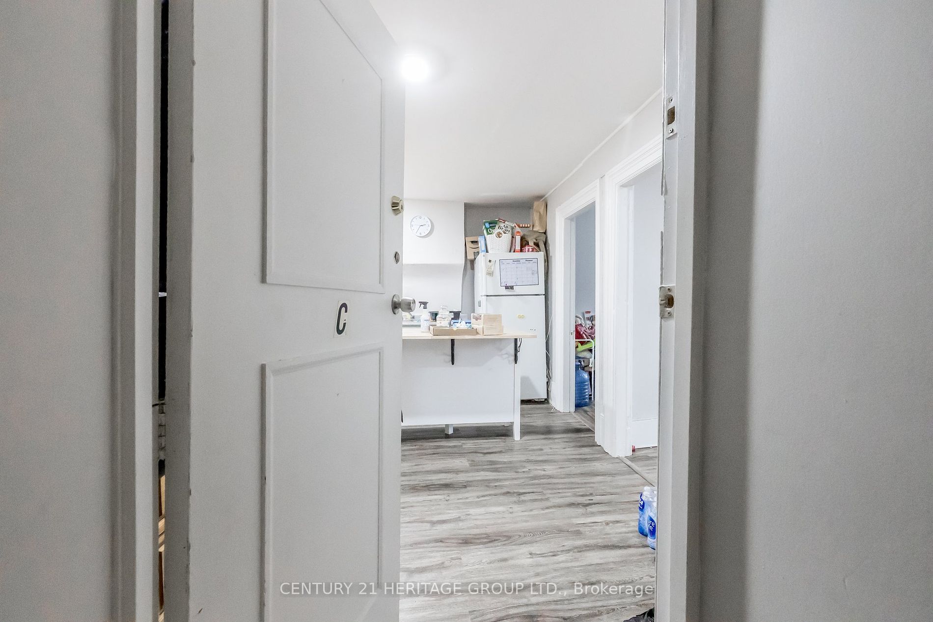 28 Queen St N