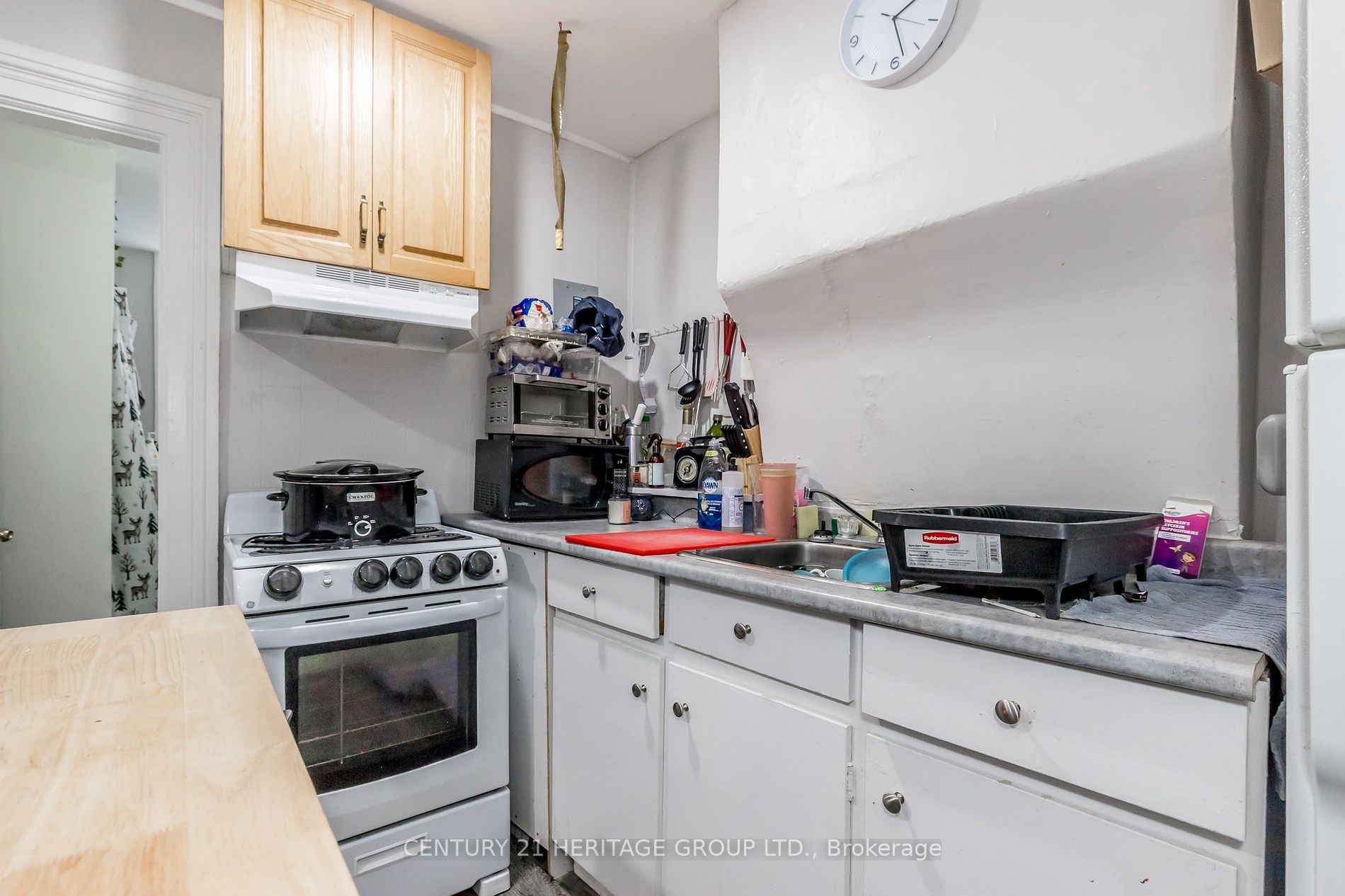 28 Queen St N