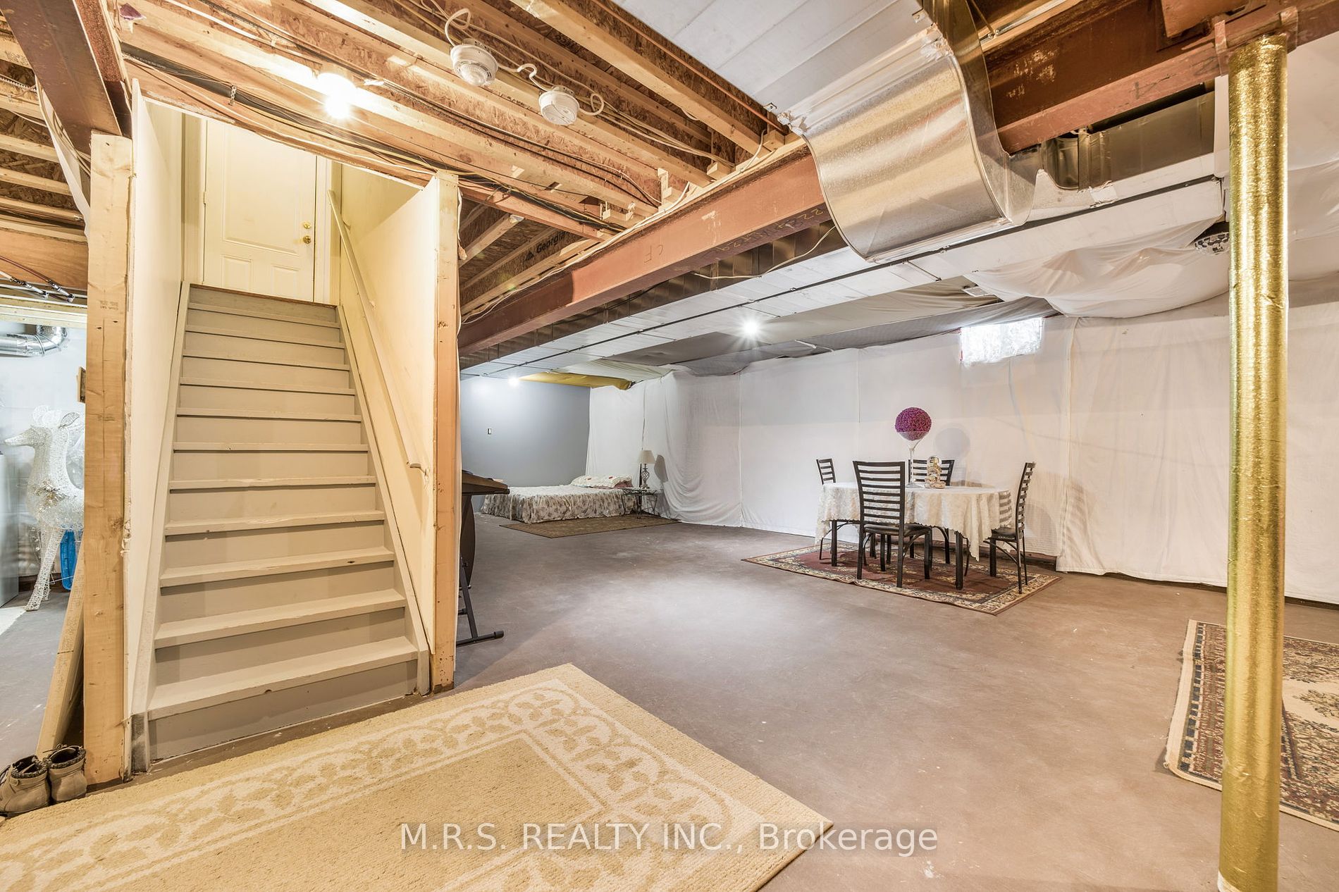 98 Gold Park Gate