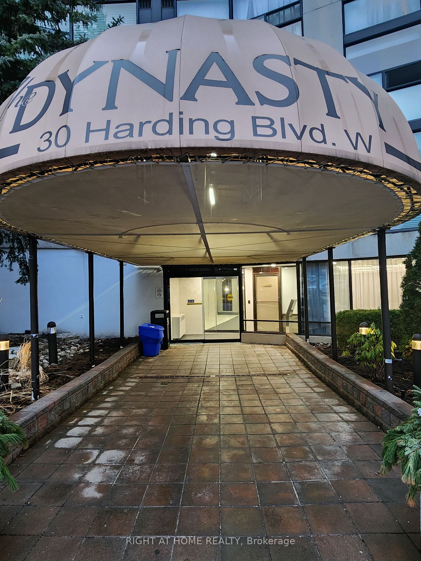 30 Harding Boulevard W, #1004