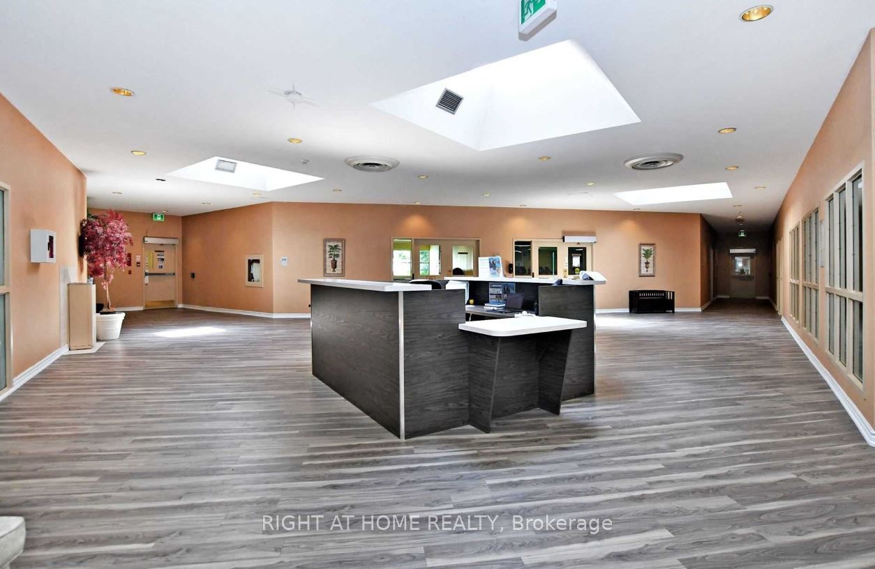30 Harding Boulevard W, #1004