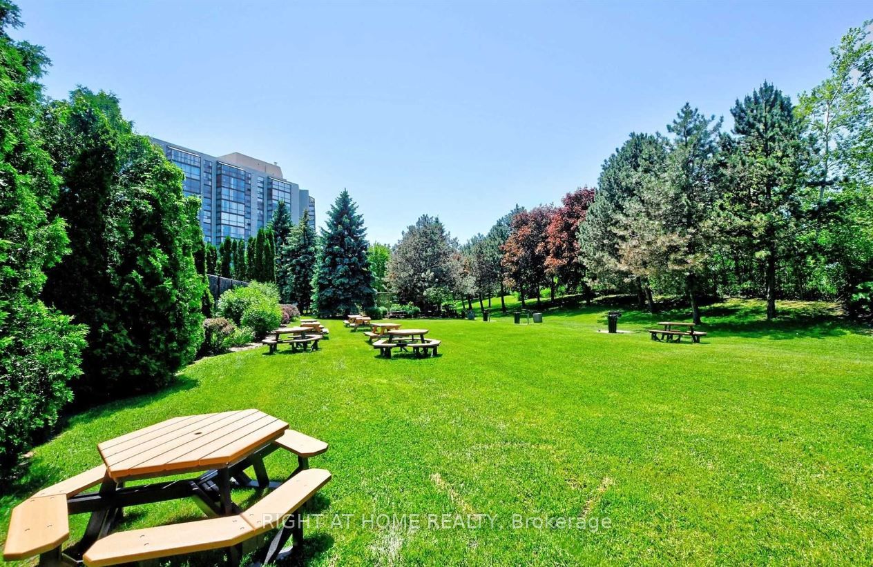 30 Harding Boulevard W, #1004