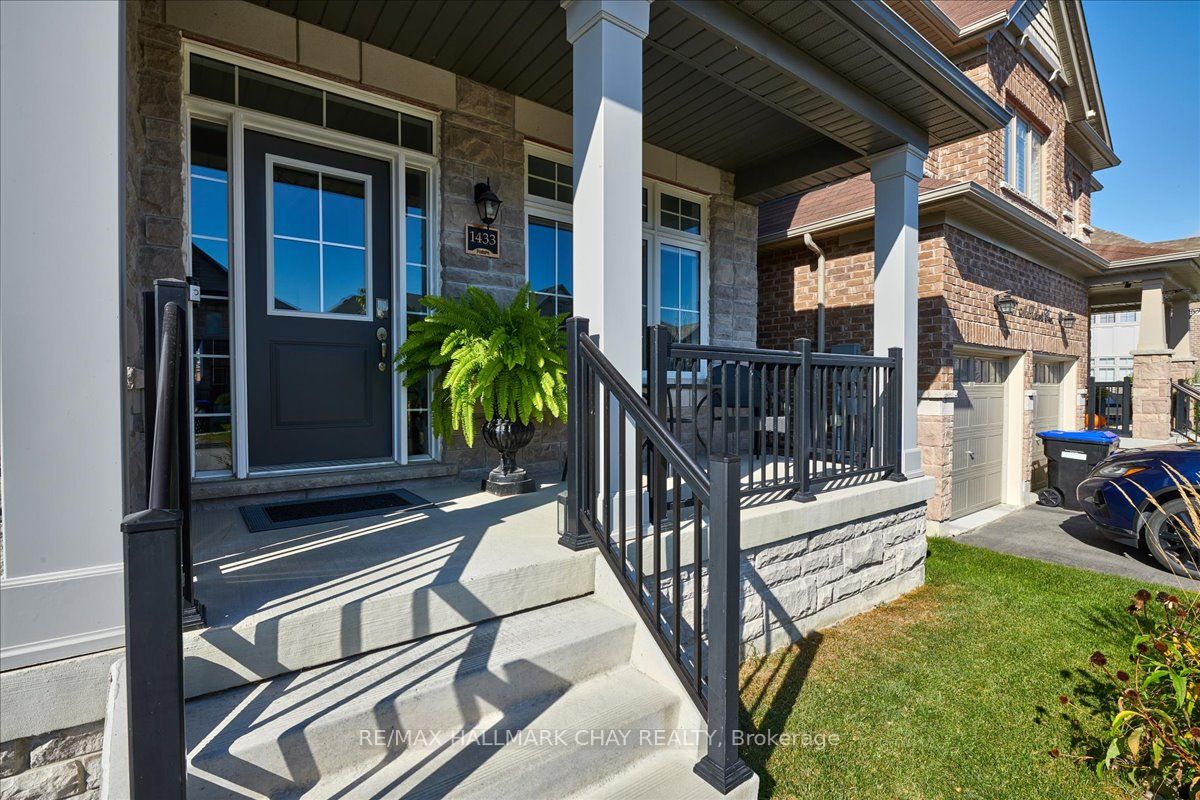 1433 McRoberts Crescent