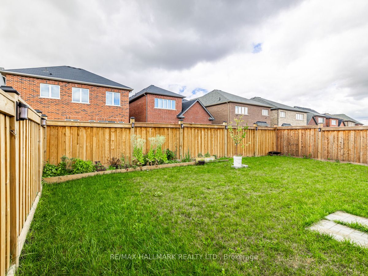 1538 Farrow Crescent