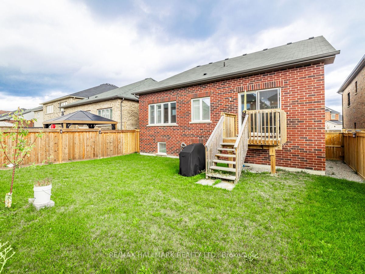 1538 Farrow Crescent