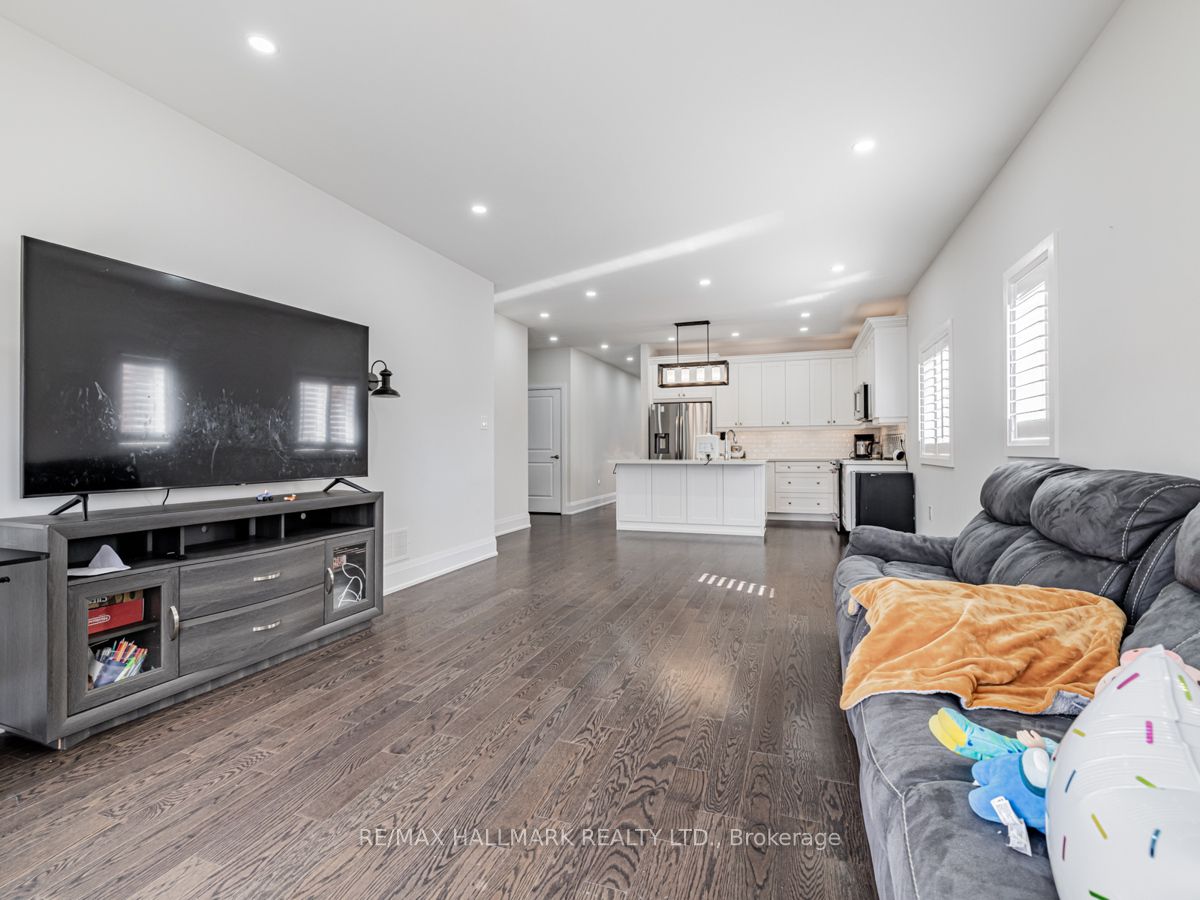 1538 Farrow Crescent