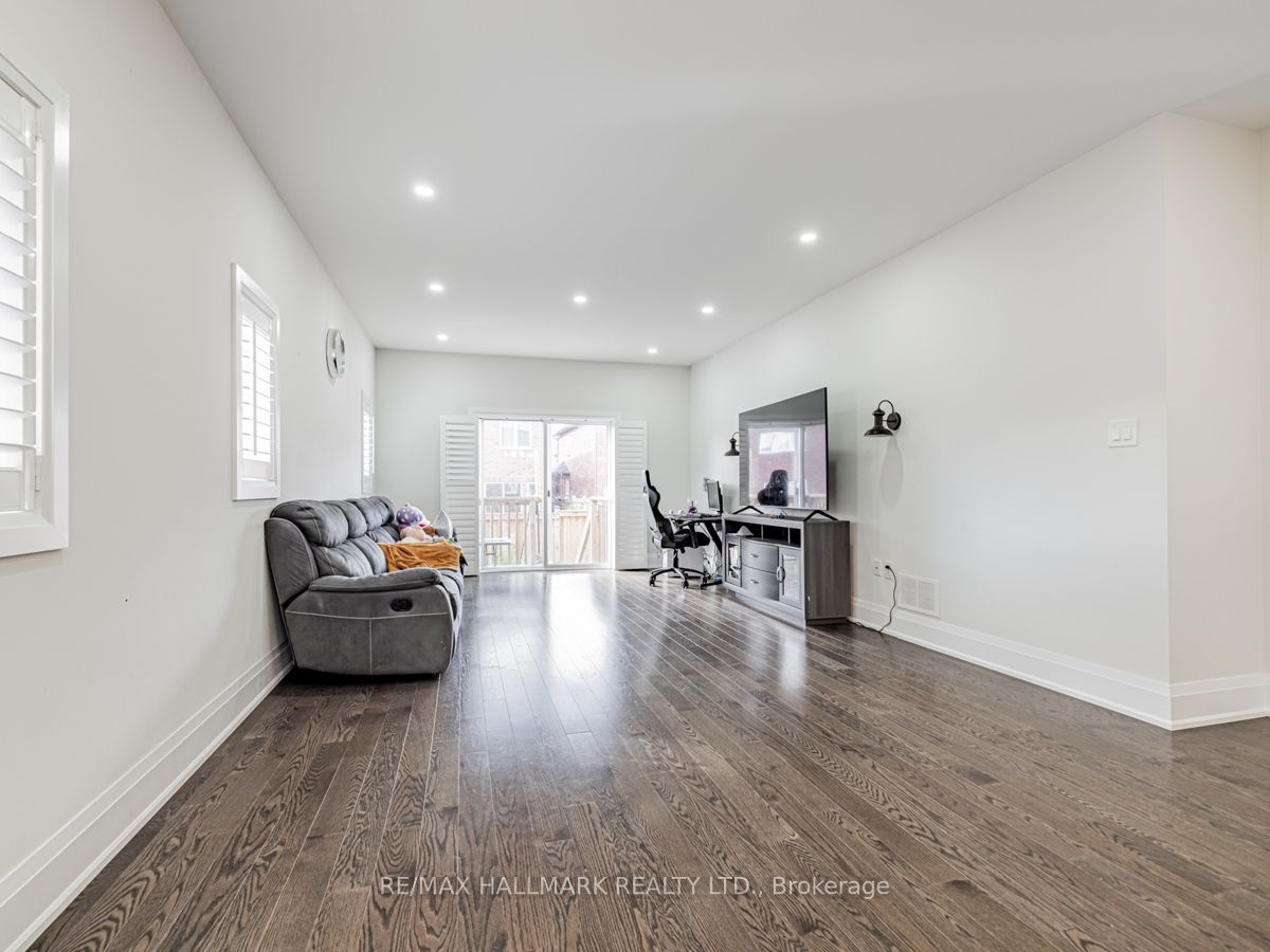 1538 Farrow Crescent