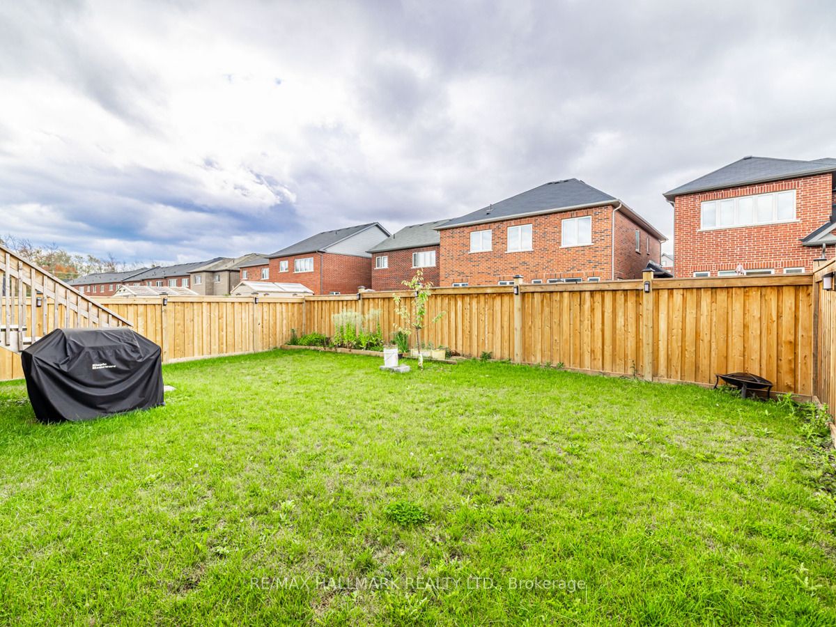 1538 Farrow Crescent