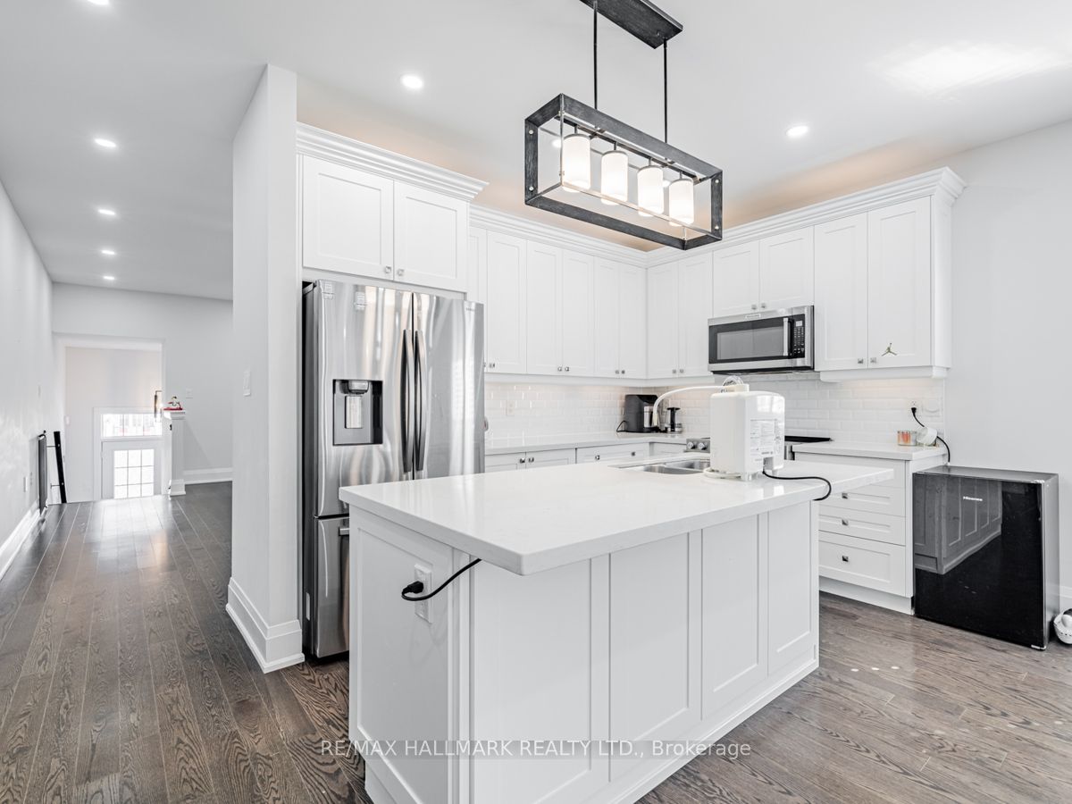 1538 Farrow Crescent