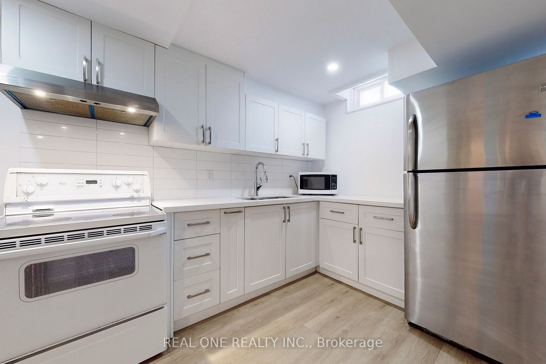 76 Cottsmore Cres
