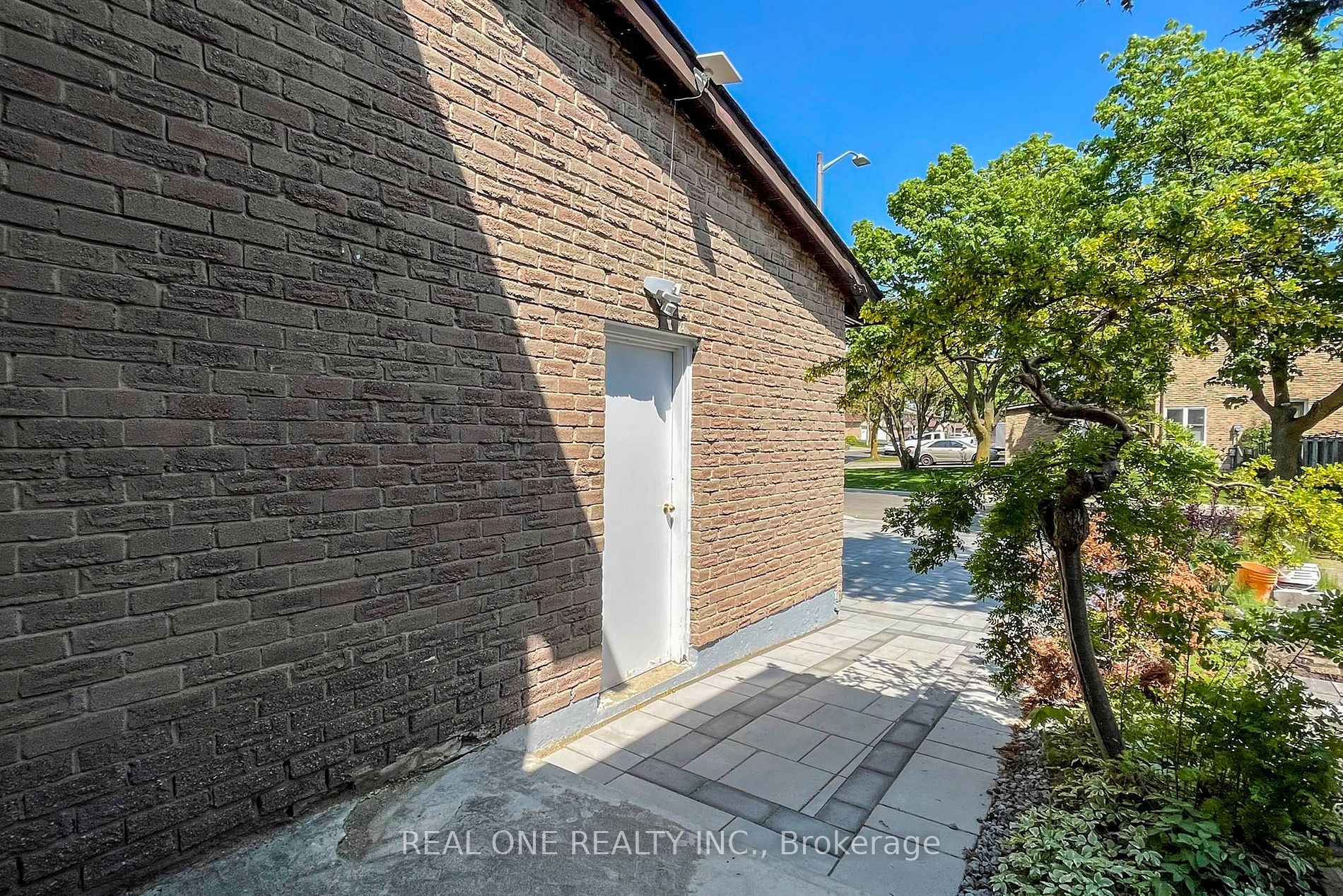 76 Cottsmore Cres