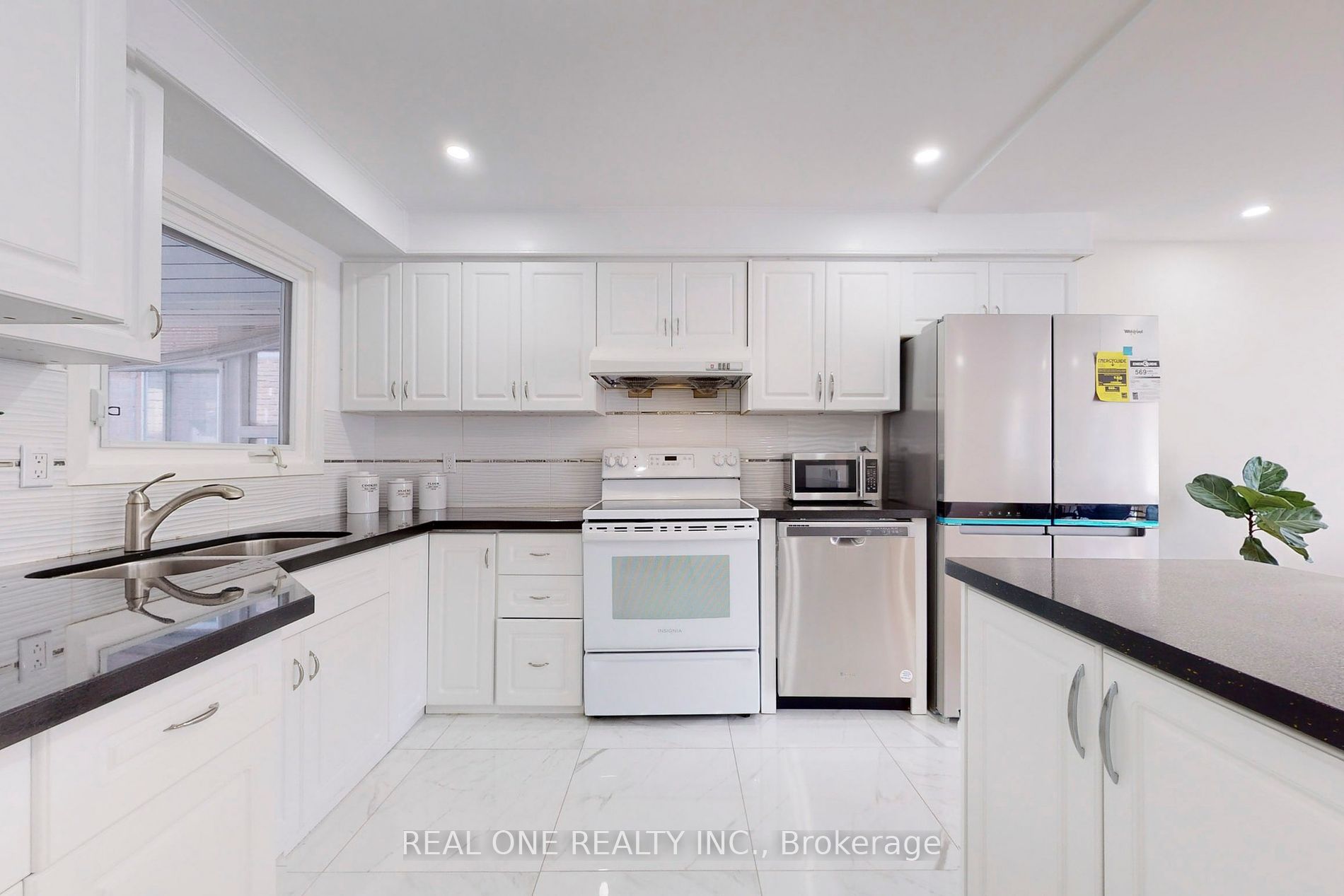 76 Cottsmore Cres