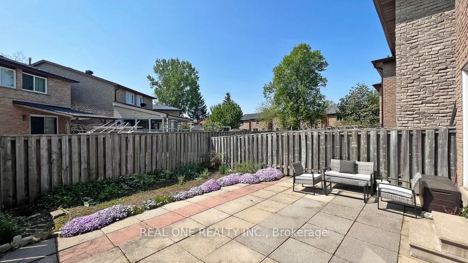 76 Cottsmore Cres