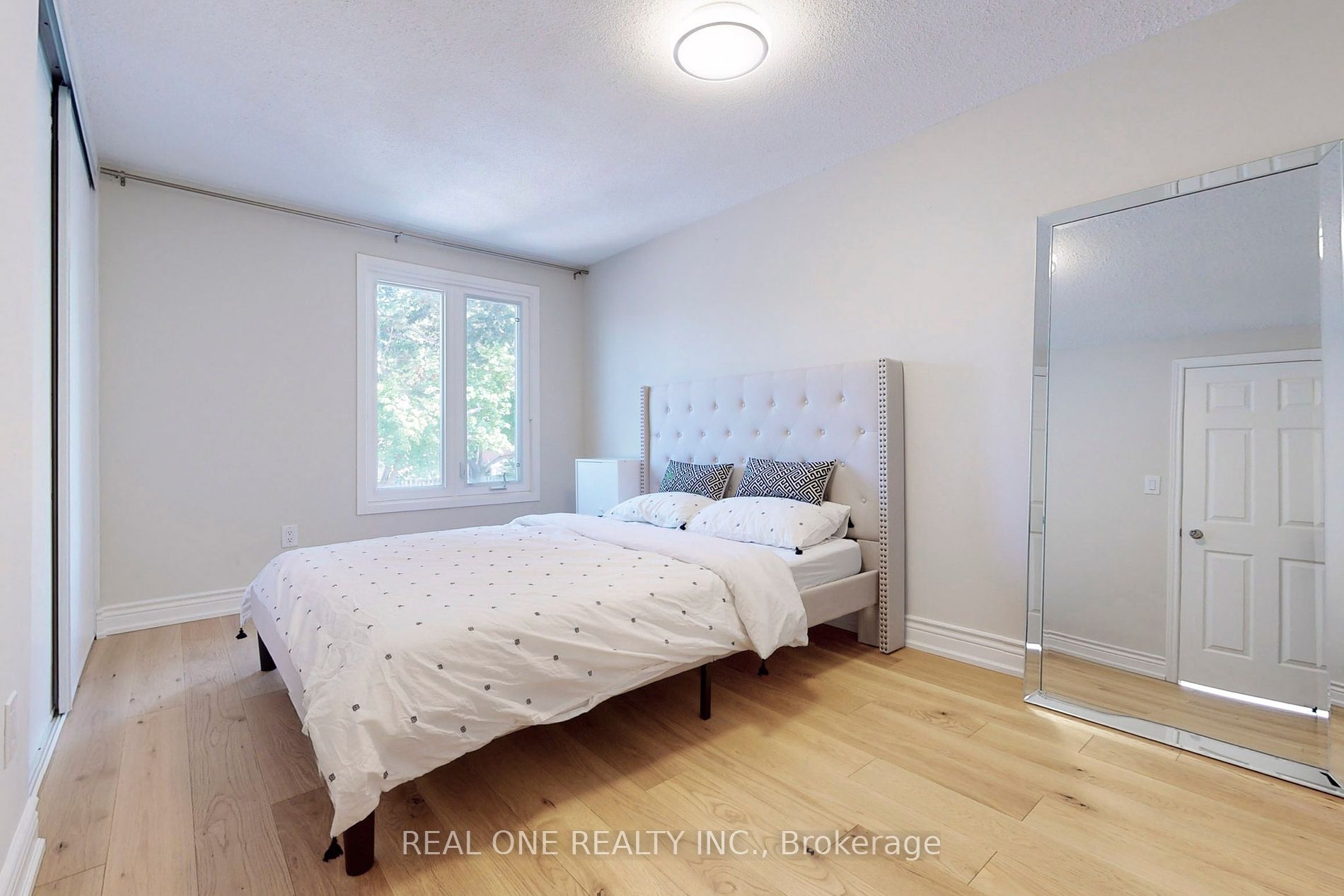 76 Cottsmore Cres