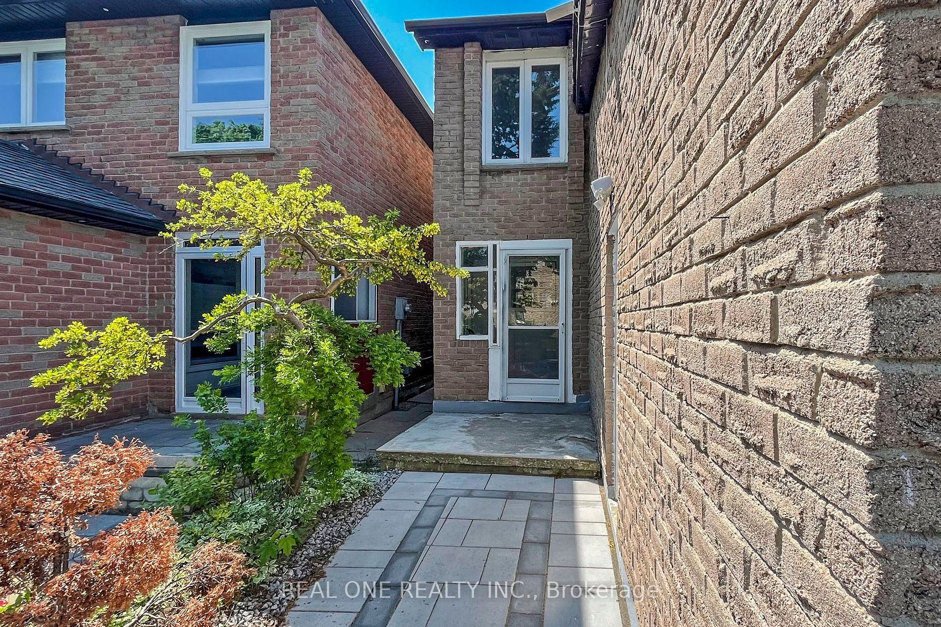 76 Cottsmore Cres