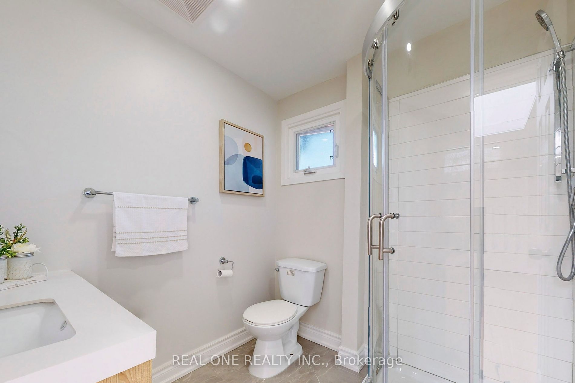 76 Cottsmore Cres