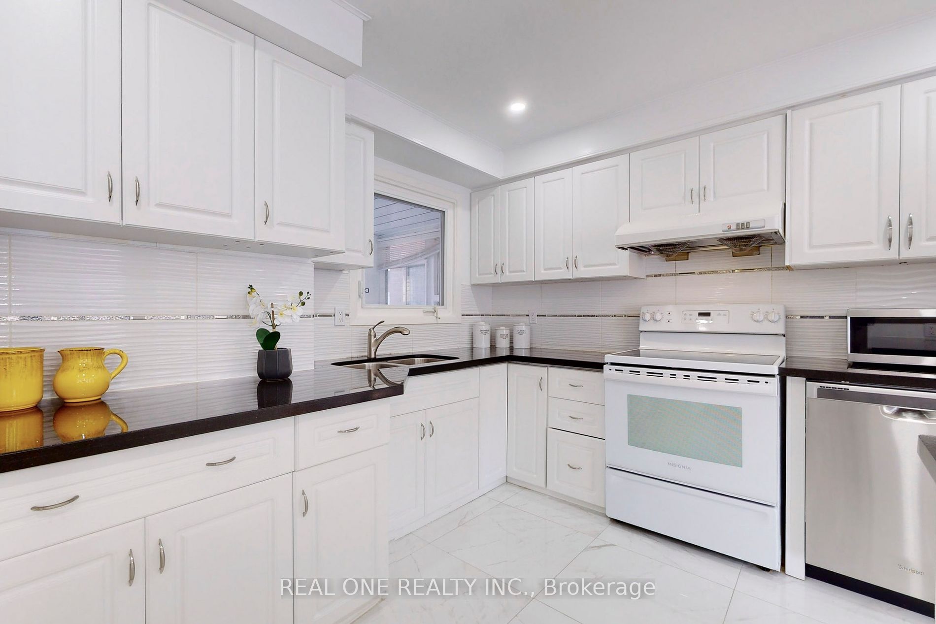 76 Cottsmore Cres