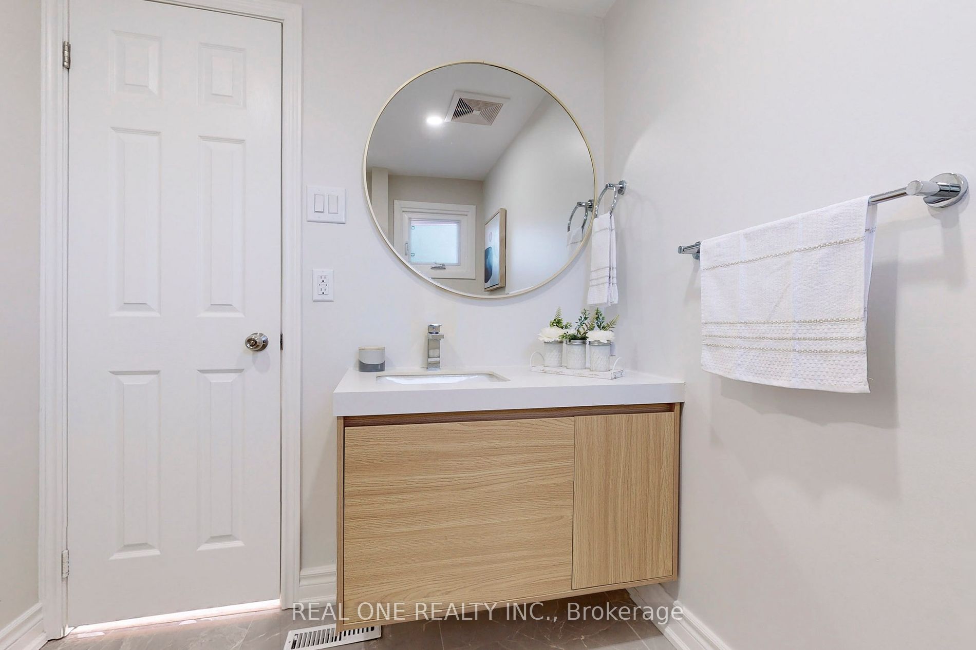 76 Cottsmore Cres