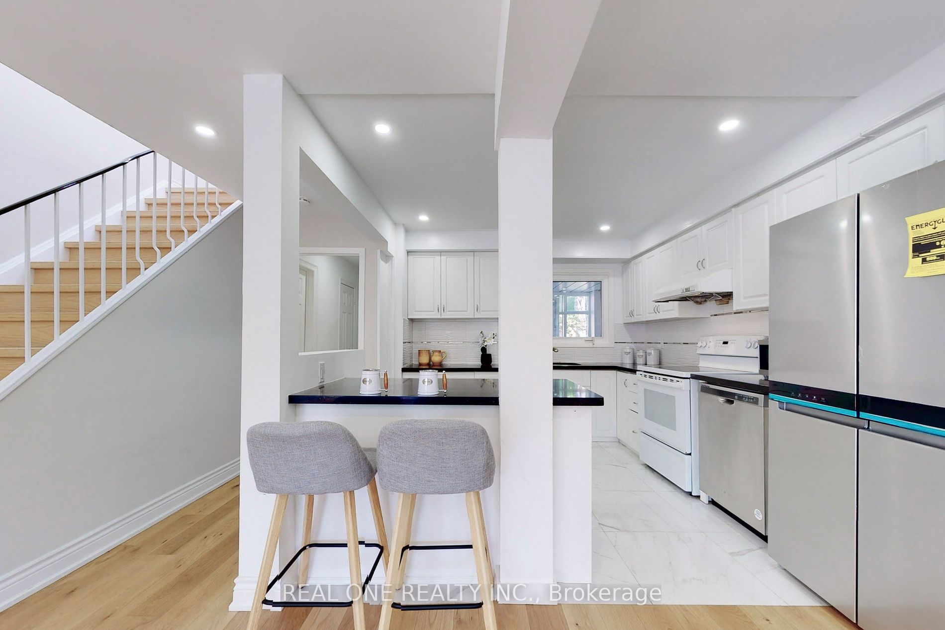 76 Cottsmore Cres
