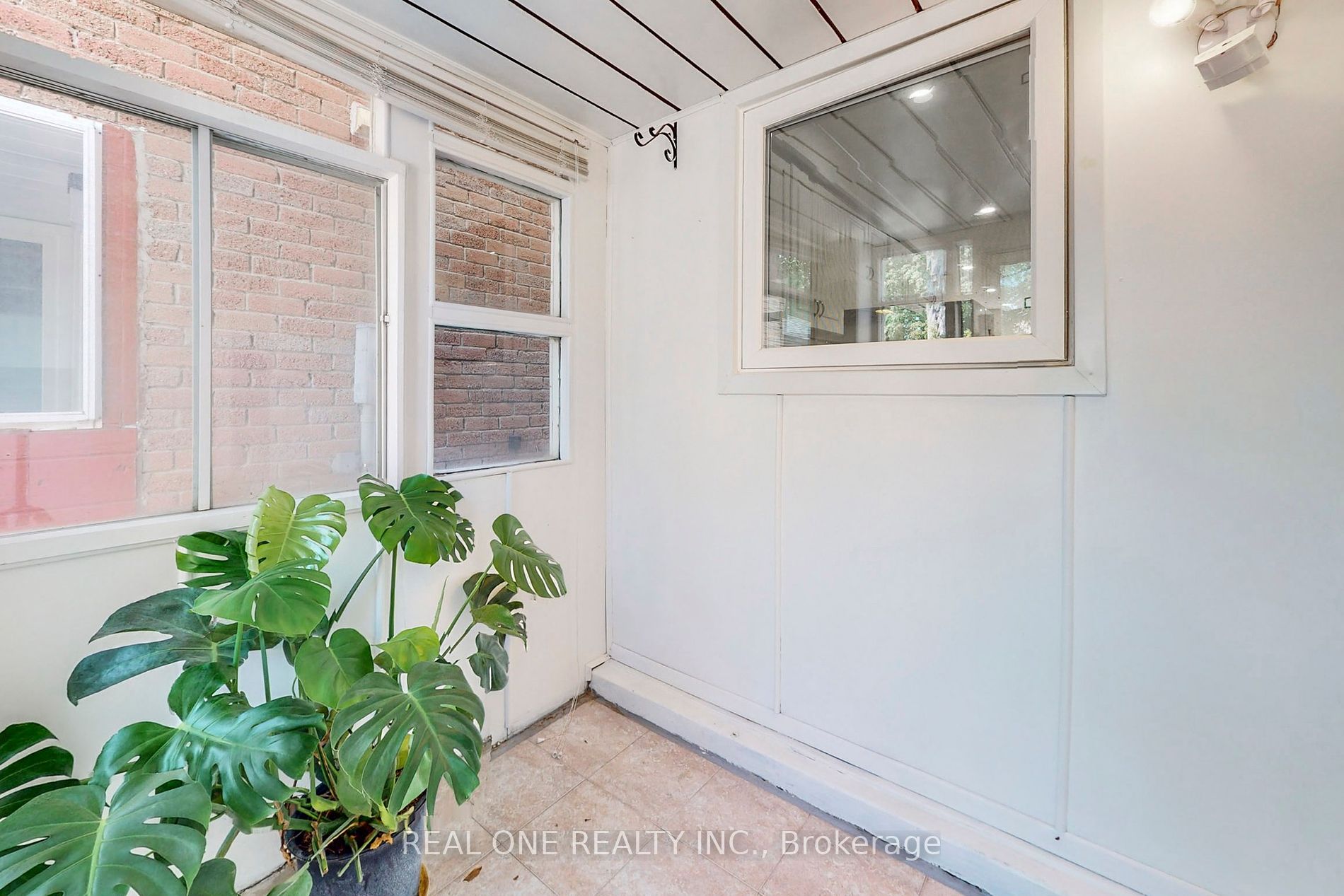 76 Cottsmore Cres