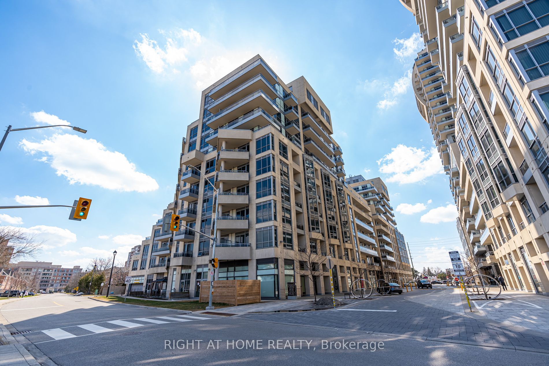 9199 Yonge St, #910