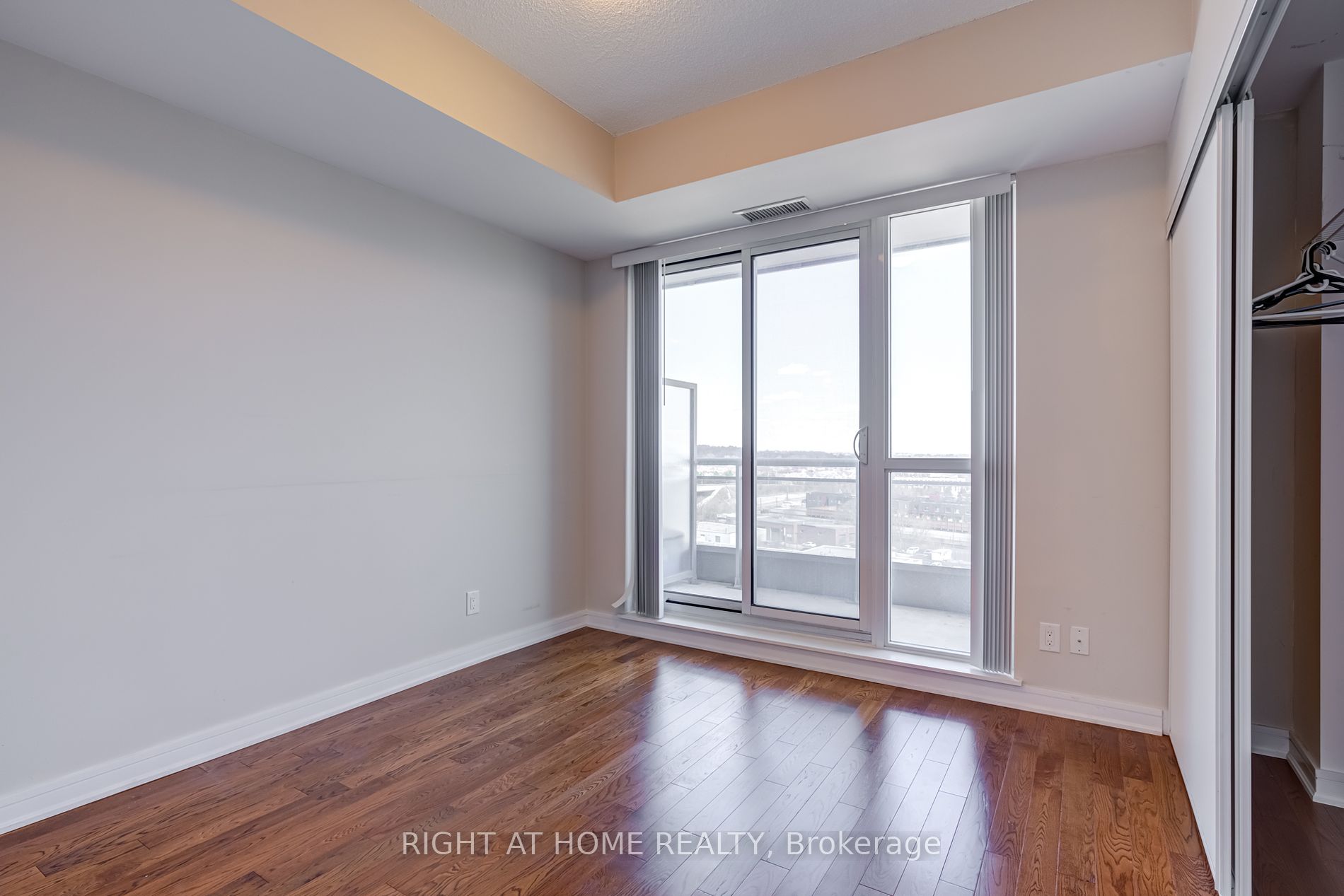 9199 Yonge St, #910
