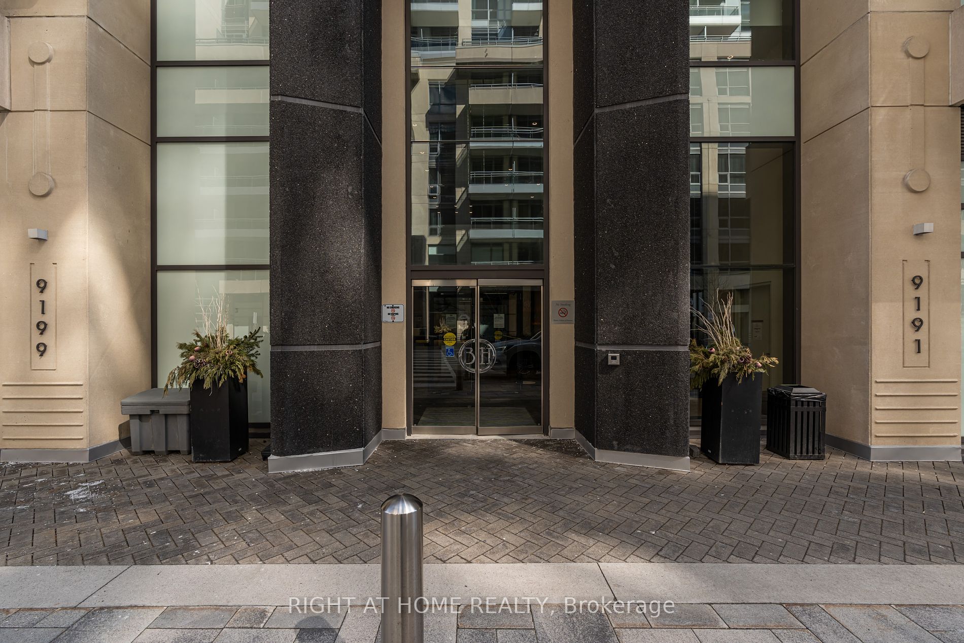 9199 Yonge St, #910