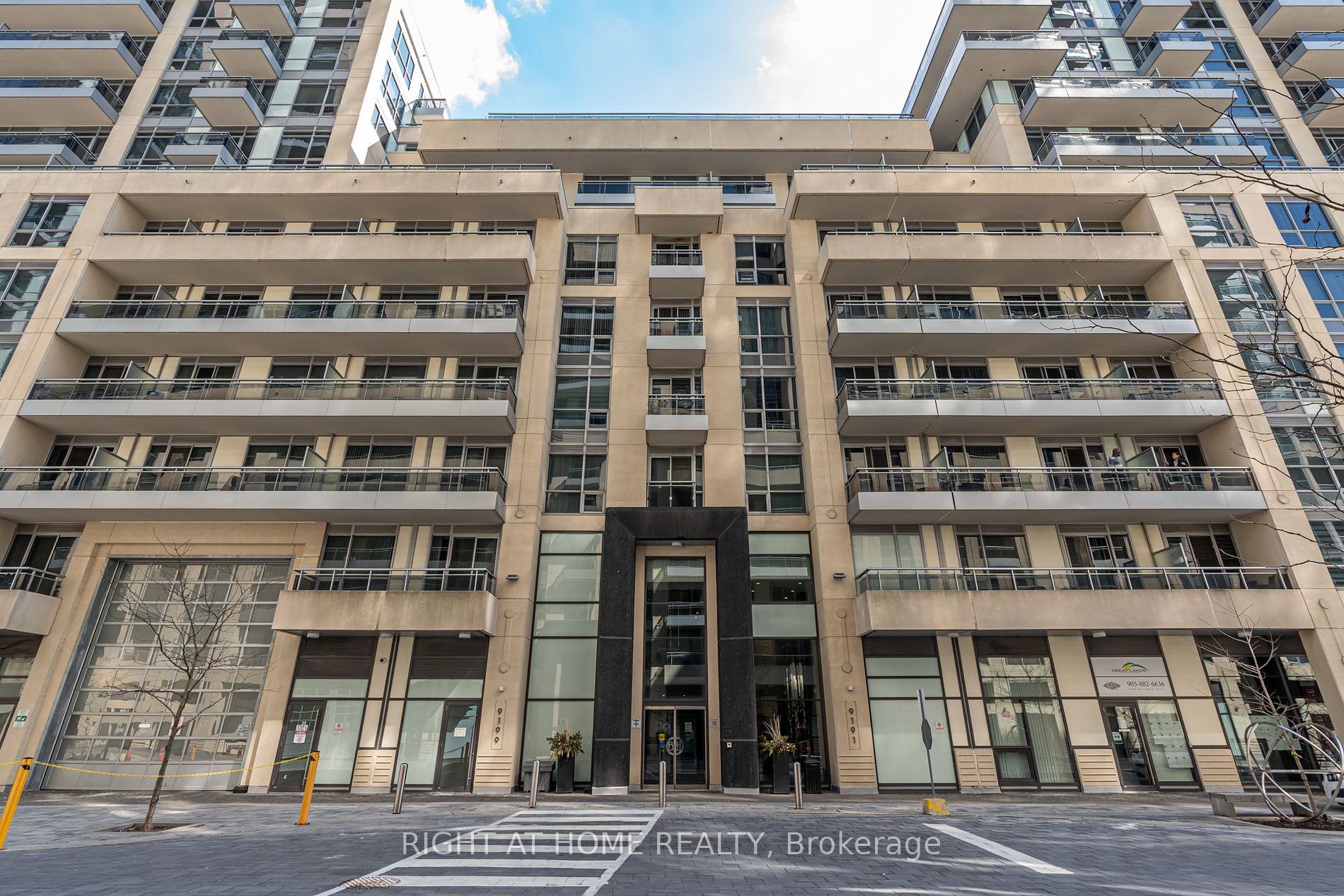 9199 Yonge St, #910