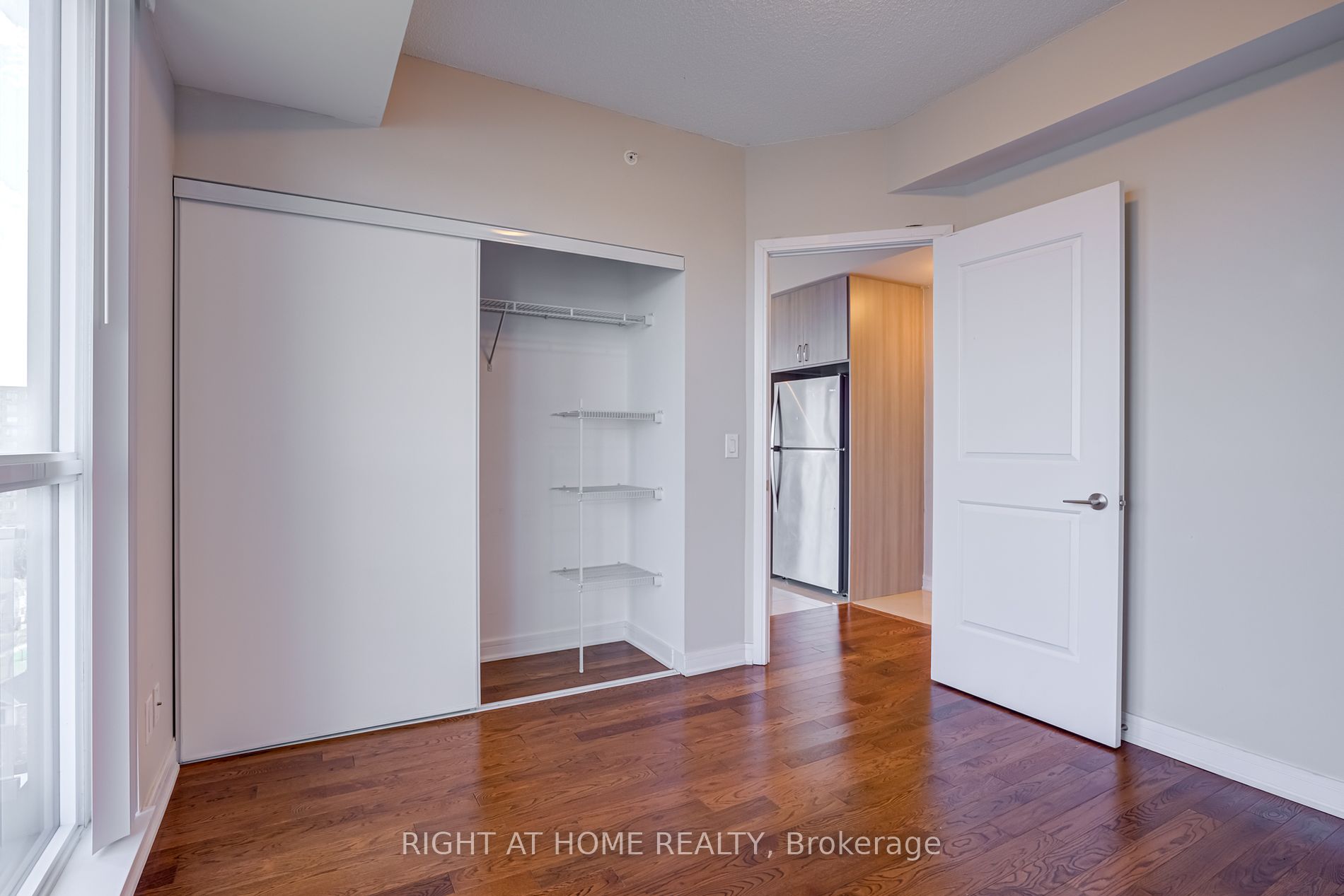 9199 Yonge St, #910