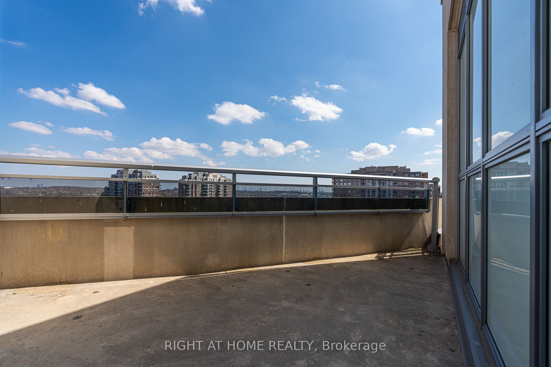 9199 Yonge St, #910
