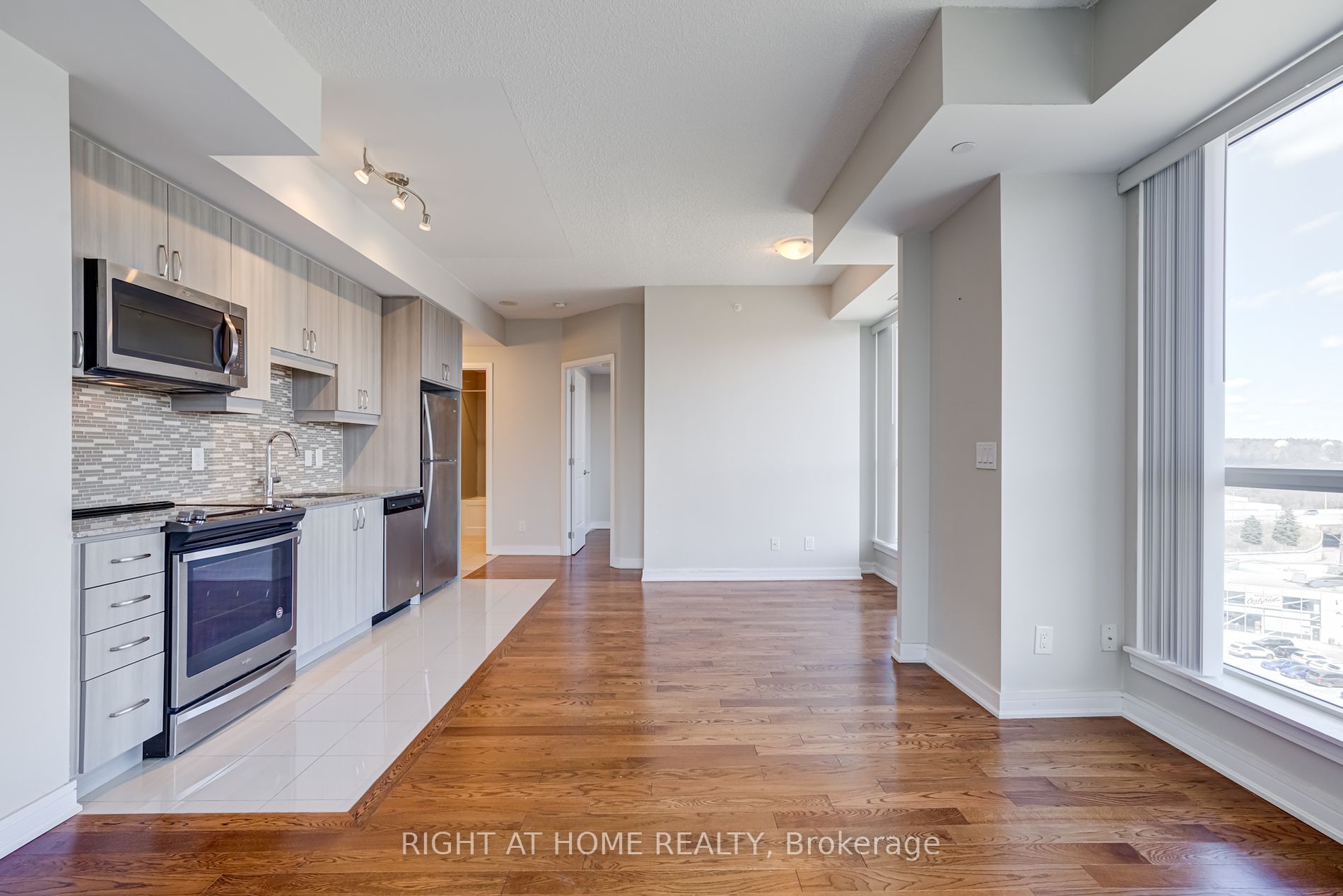 9199 Yonge St, #910