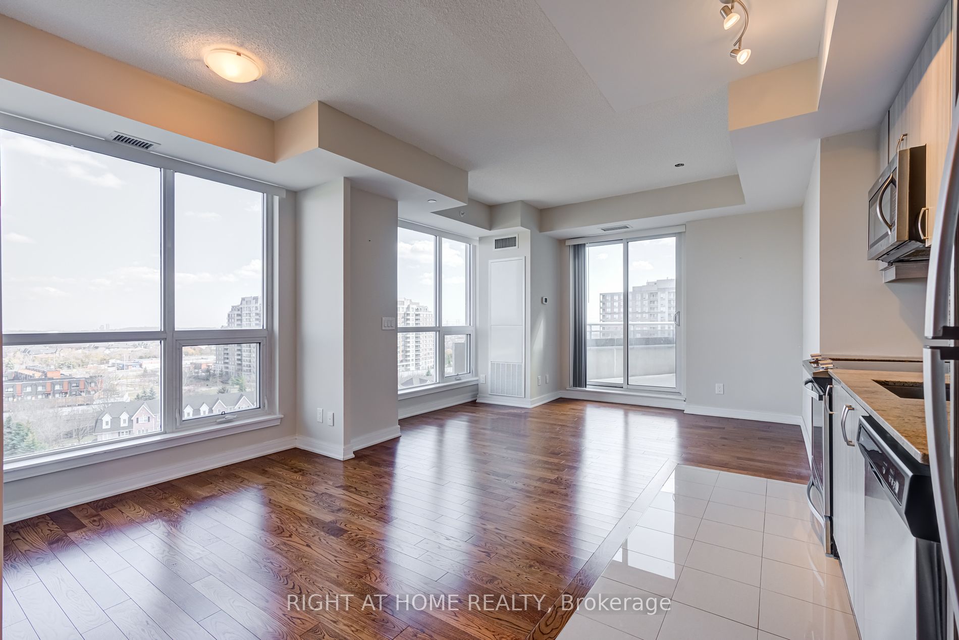 9199 Yonge St, #910