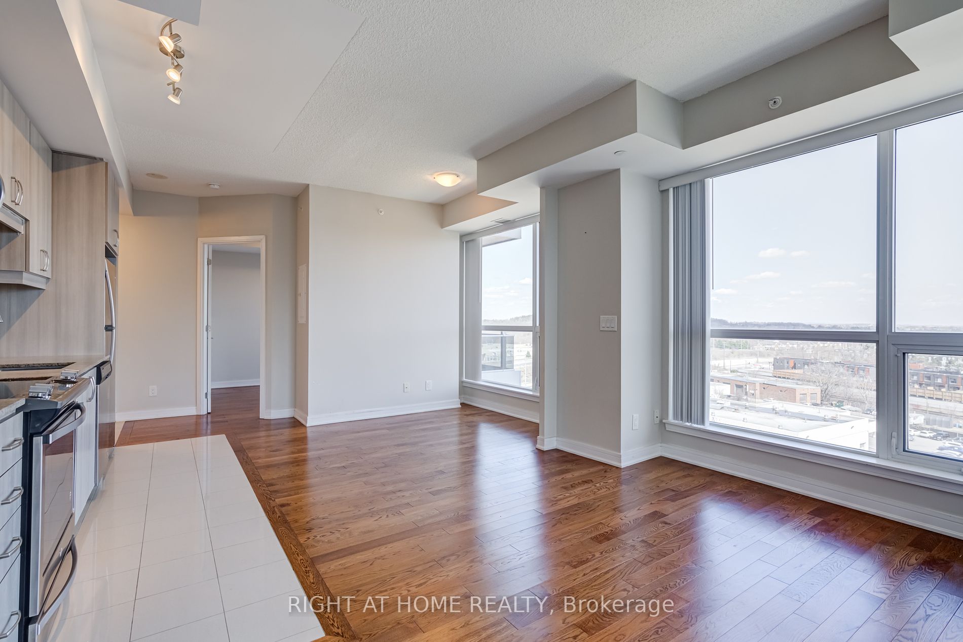 9199 Yonge St, #910