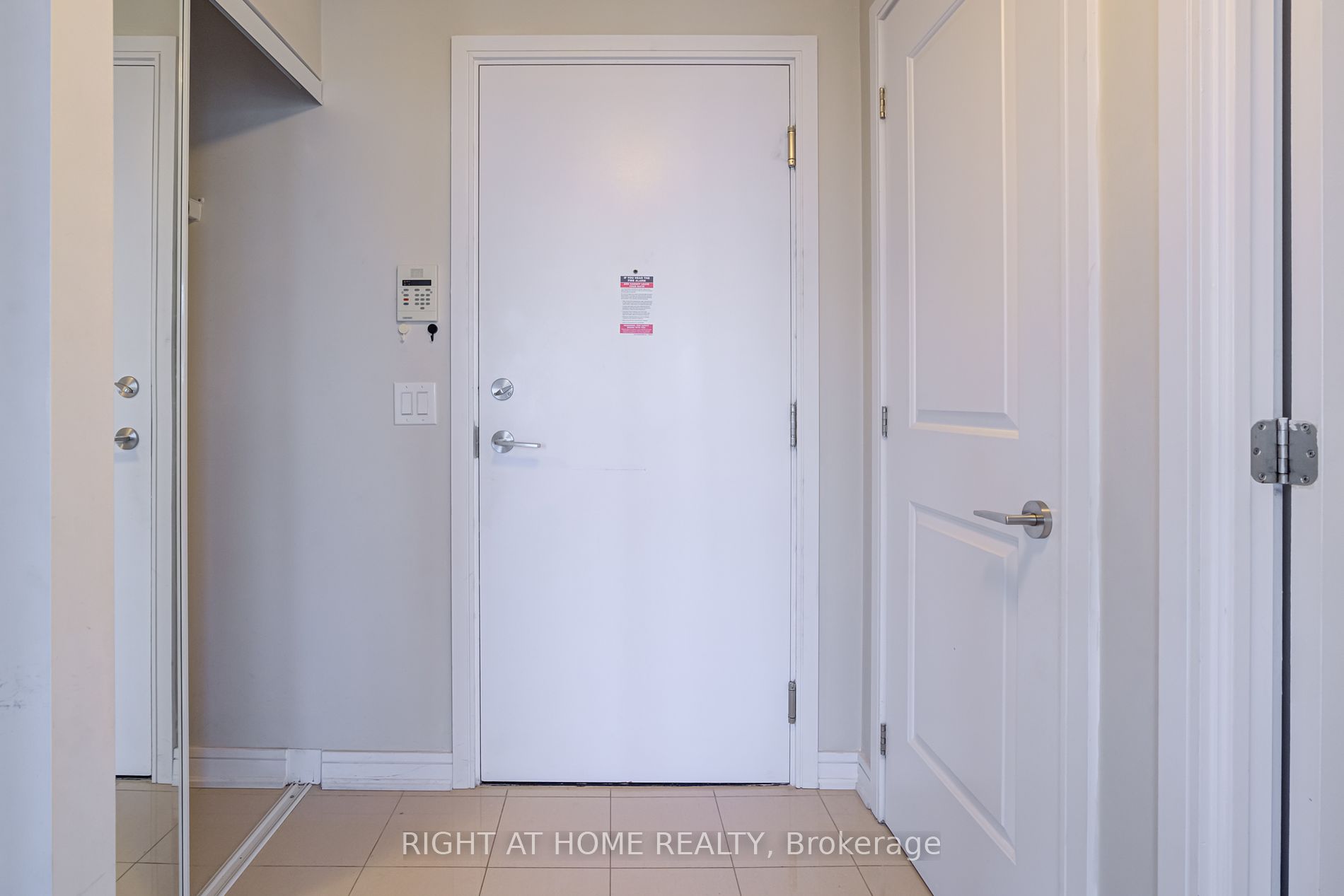 9199 Yonge St, #910