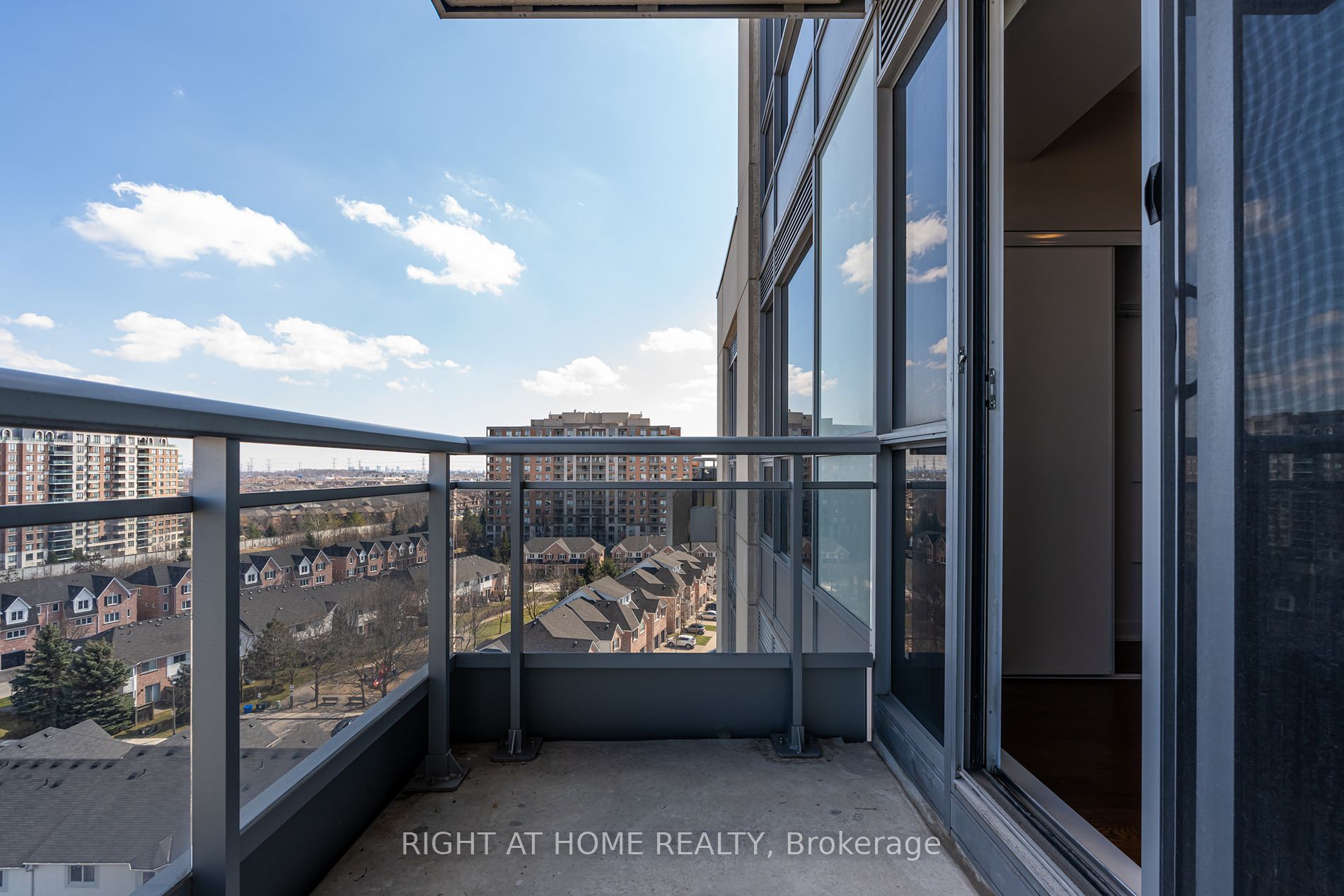 9199 Yonge St, #910