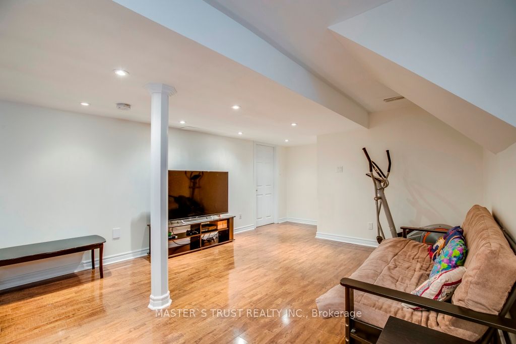 626 Society Crescent