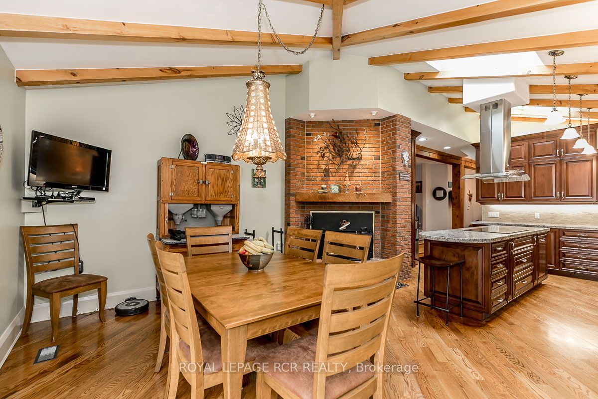16365 Bathurst St