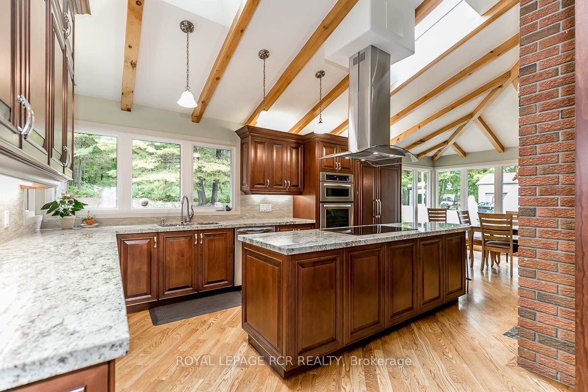 16365 Bathurst St