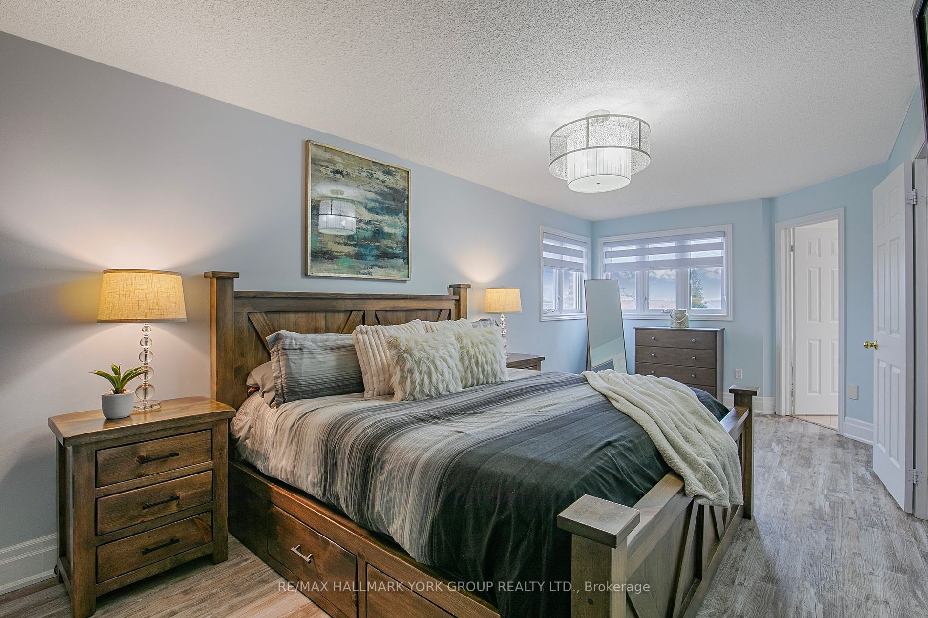 1347 Perniegie Crescent